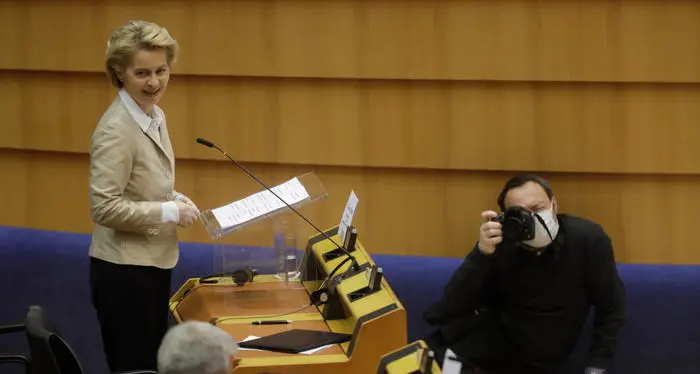 Von der Leyen al Parlamento Ue «L’Europa chieda scusa all’Italia»