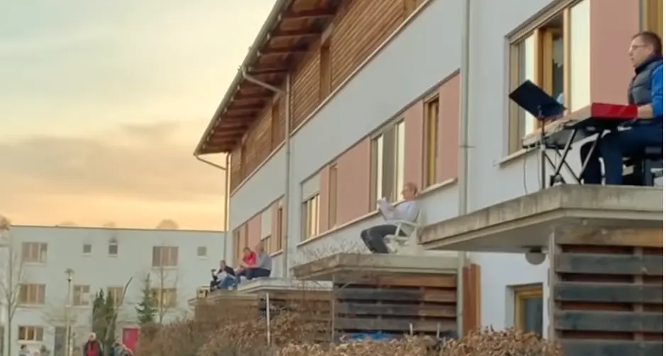 Bamberg ci dedica \"Bella Ciao\" «Vi siamo vicini» - Video