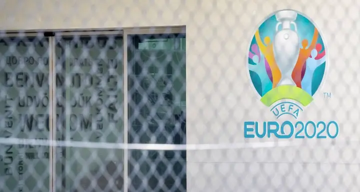 La Uefa rinvia gli Europei di calcio Si giocheranno l'anno prossimo