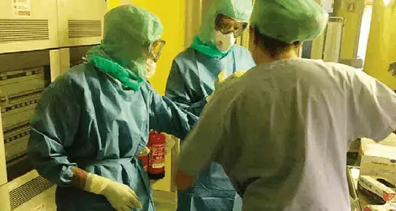 Virus, parla un’infermiera «Mi colpiscono gli sguardi dei pazienti, il loro silenzio»