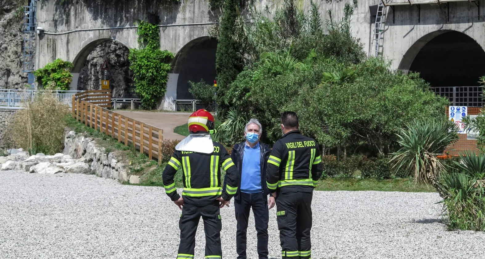 Nuova frana sul Brione: schiacciata una ruspa salvi per un pelo 4 operai