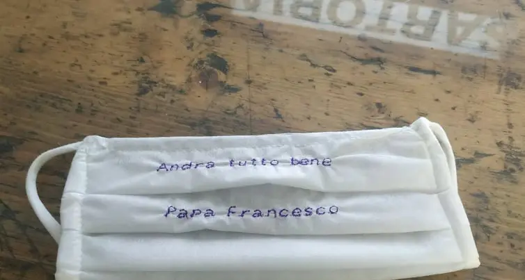 Una mascherina «speciale» da Mori per Papa Francesco (che scrive e ringrazia)