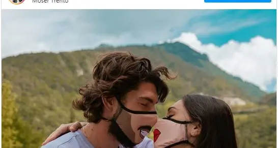 Le mascherine col sorrriso di Ignazio e Cecilia dividono il web: «Bravissimi», o «Avvoltoi»