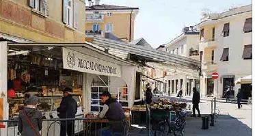 Rovereto va controcorrente e lascia aperti i mercati
