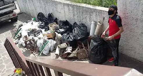 La \"raccolta\" di Molinari correndo ha riempito un camioncino di rifiuti