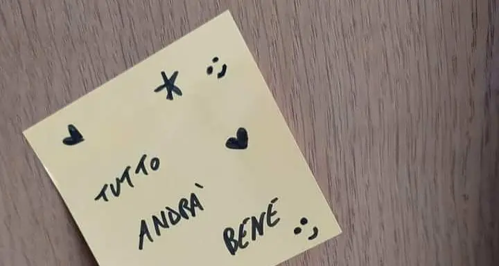 I post-it «Andrà tutto bene» invadono Gardolo: piccoli segni di speranza antivirus