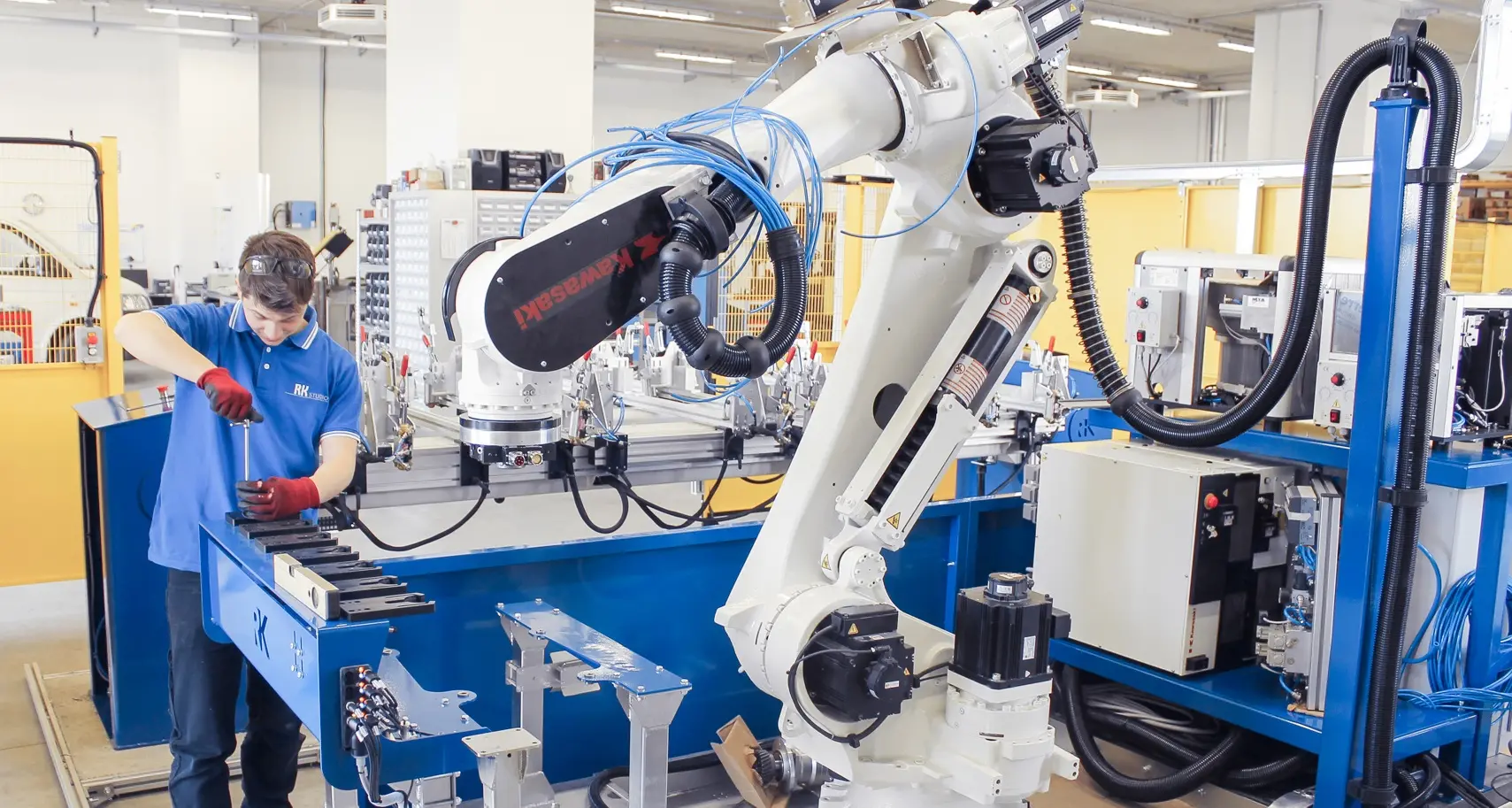 Linea produttiva di garze realizzata dalla RK Macchine nel Polo Meccatronica