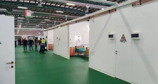 Pronto l'ospedale realizzato dagli alpini alla fiera di Bergamo