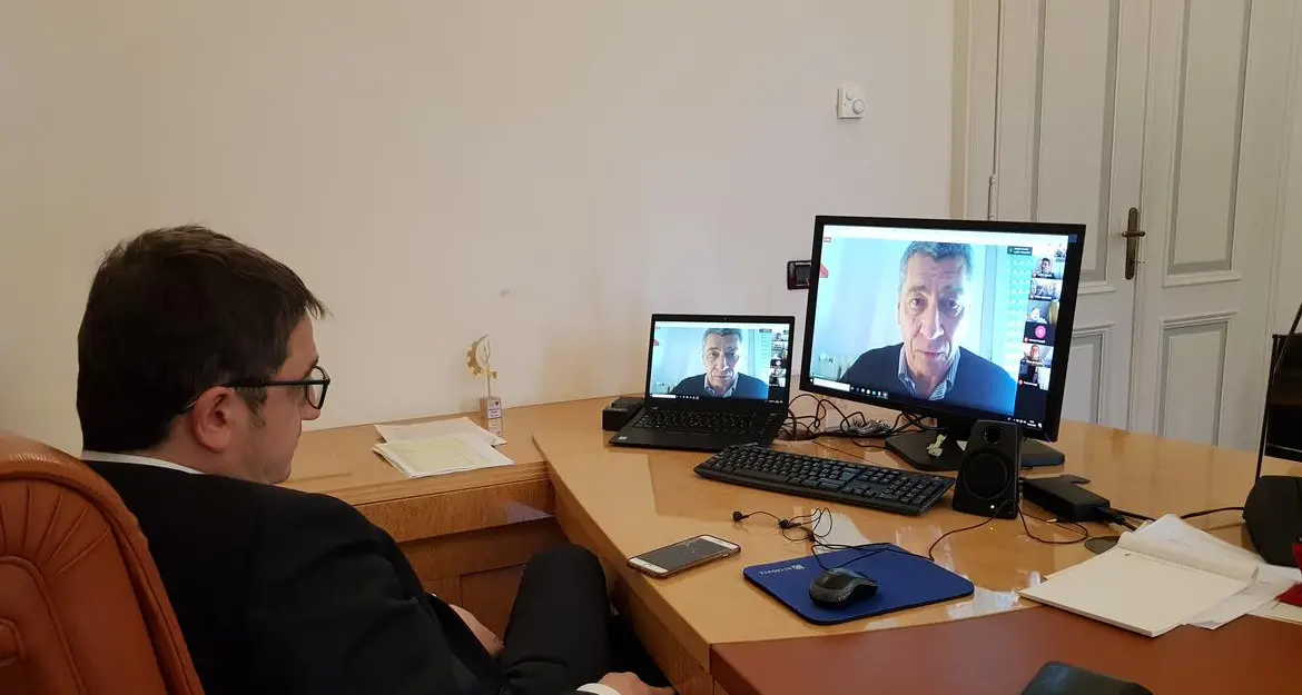 Allentare, ma con giudizio Fugatti fra voglia di riaprire e \"lockdown\" casalingo