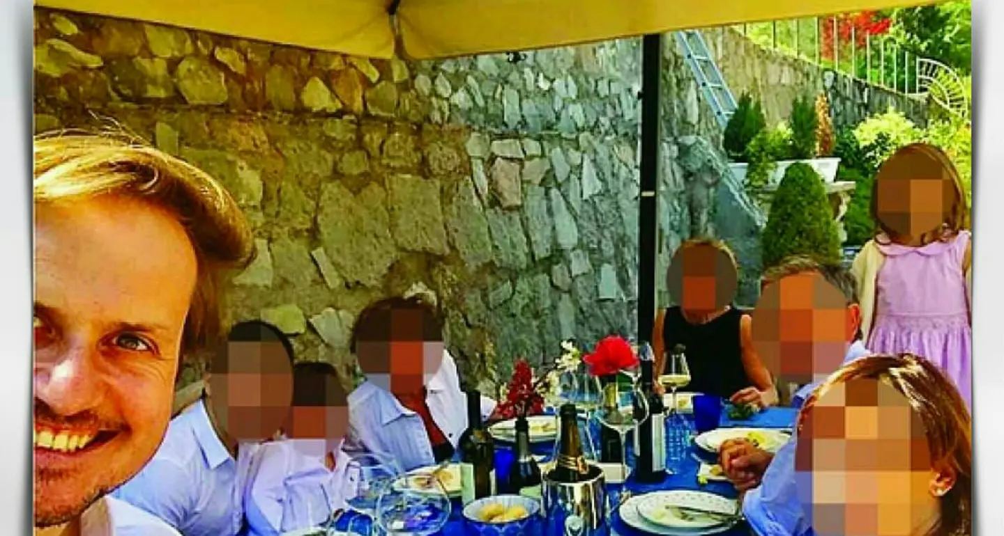 L'allegra tavolata di Pasqua del consigliere Merler: «Ma viviamo tutti lì nel maso»