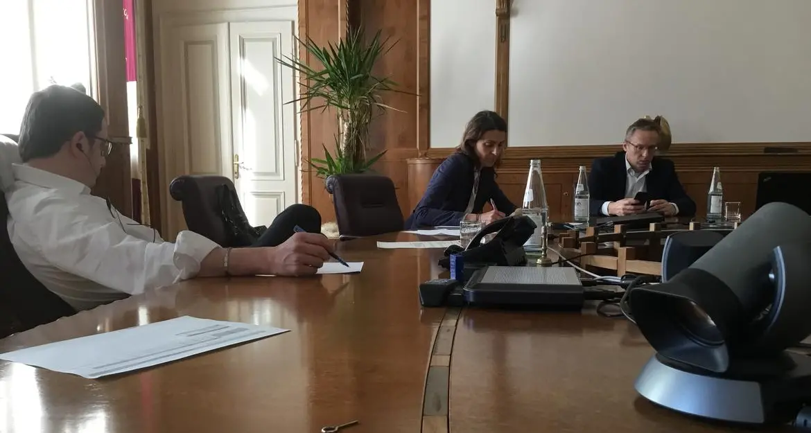 Riaperture, cantieri, distanze e asili nido Dieci domande e risposte a Fugatti (e sì: anche hotel per i Covid non gravi)