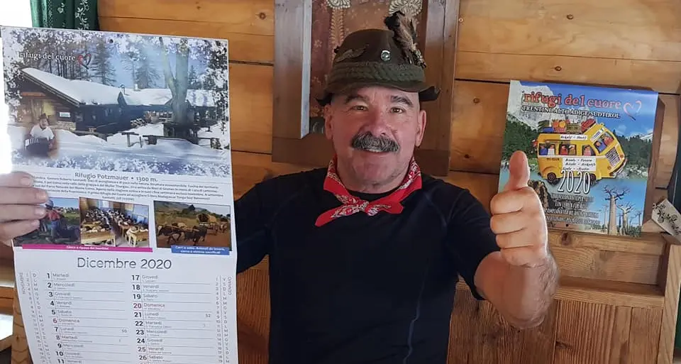Rifugio Potzmauer, si apre con cucina self-service e tavoli distanti nel prato