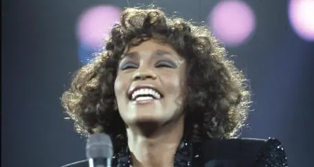 In memoria di Whitney Houston arriva ora il film «biopic»