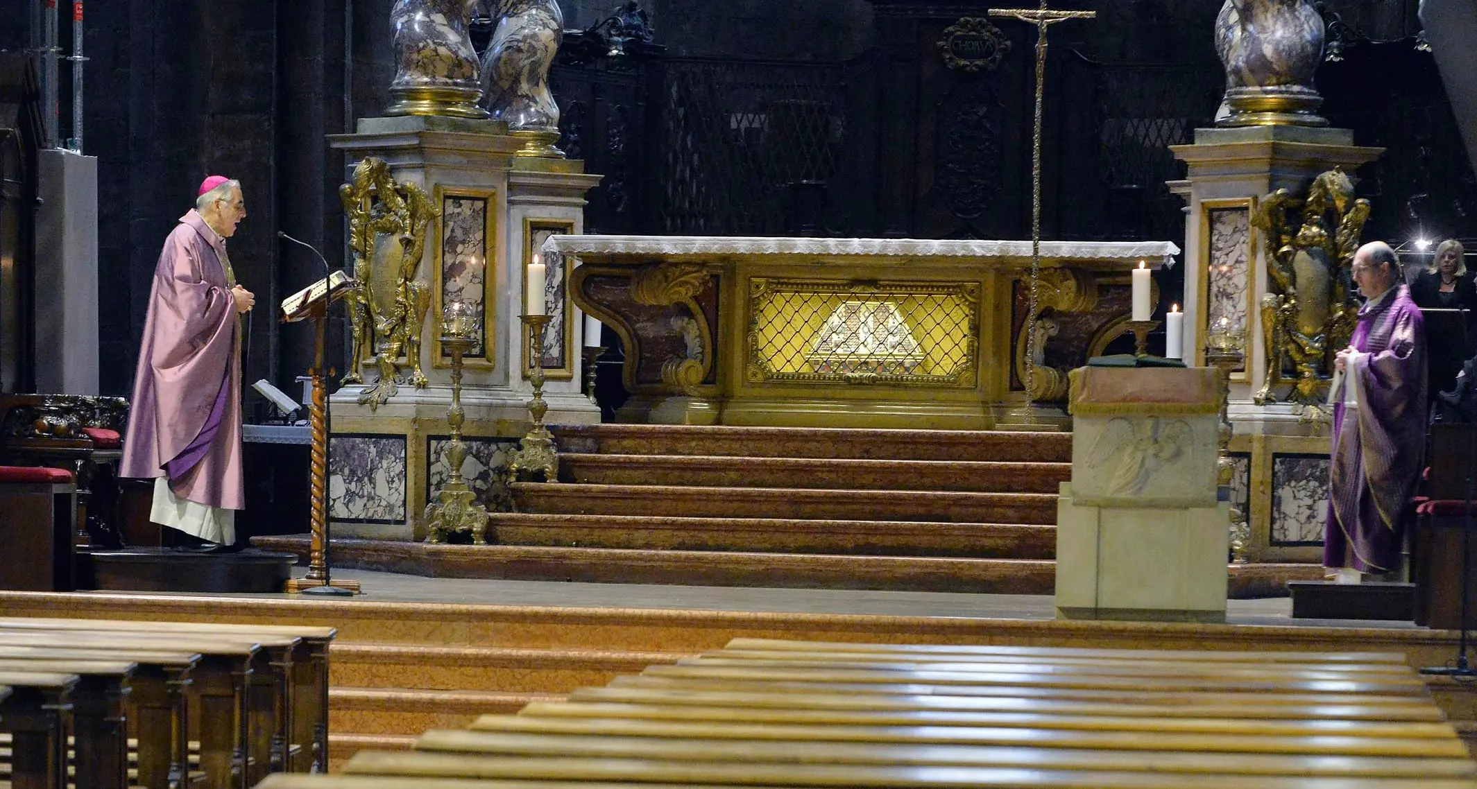 La Cei rivoleva le Messe ma per ora via libera solo ai funerali «con poca gente»