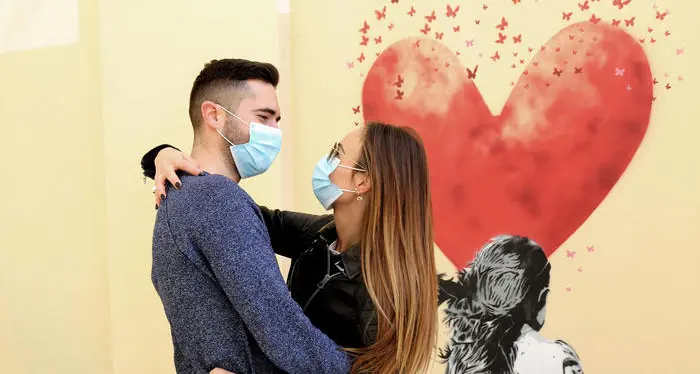 Fase 2: ammesse le visite ai parenti compresi fidanzati e \"affetti stabili\"