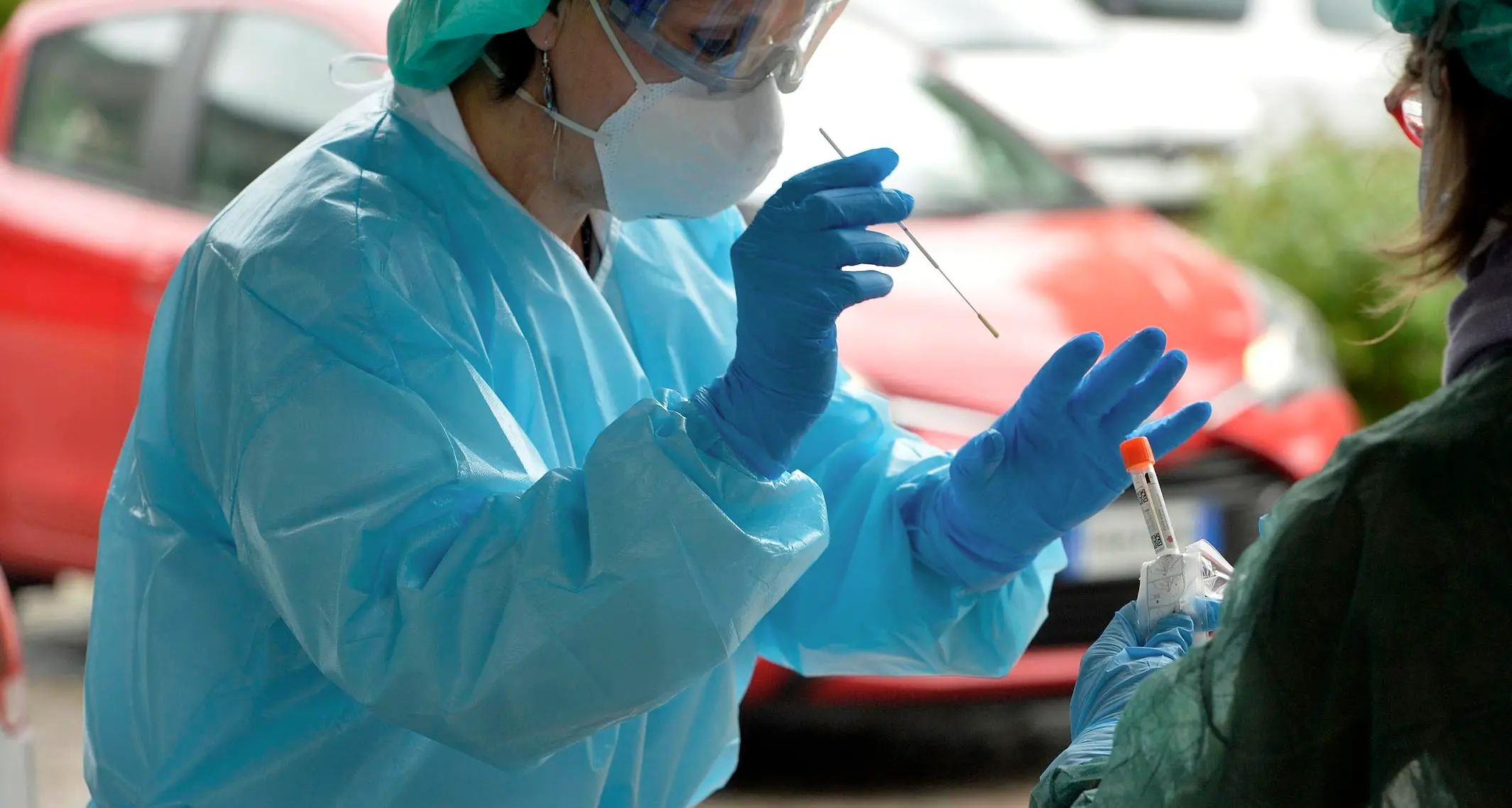 Il grido di Luana, operatrice sanitaria contagiata sul lavoro a Tione: «I nostri figli in quarantena dimenticati dalla scuola»