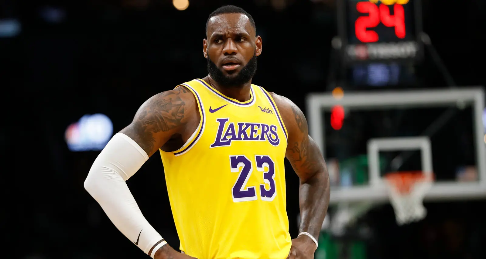 LeBron James in campo contro il razzismo