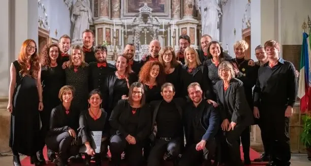 Coro Highlight: tutta la passione per il canto nel video del brano \"Non so più che giorno sia\"