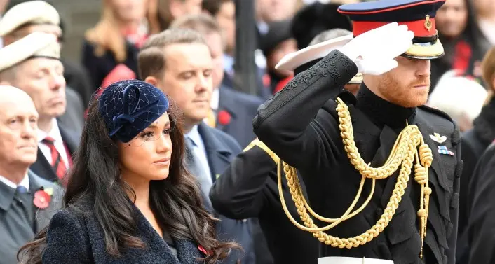 Harry e Meghan se ne vanno? La Regina è «furiosa» e la famiglia reale «ferita»