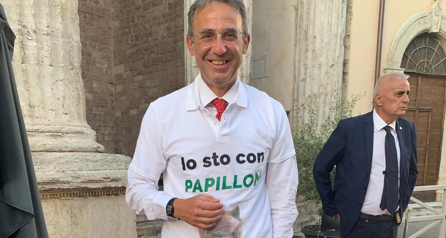 Il ministro Costa: «Chiediamo che Papillon non venga rinchiuso e assolutamente non abbattuto»