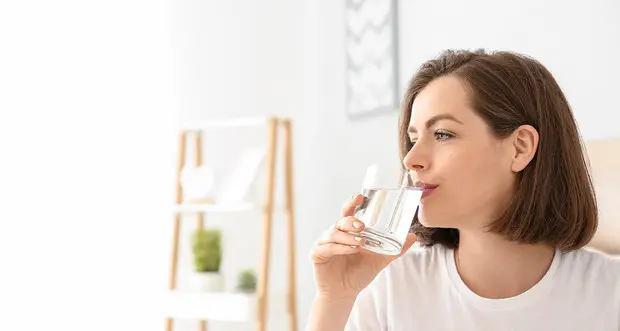 Contro le allergie di stagione due litri d'acqua al giorno