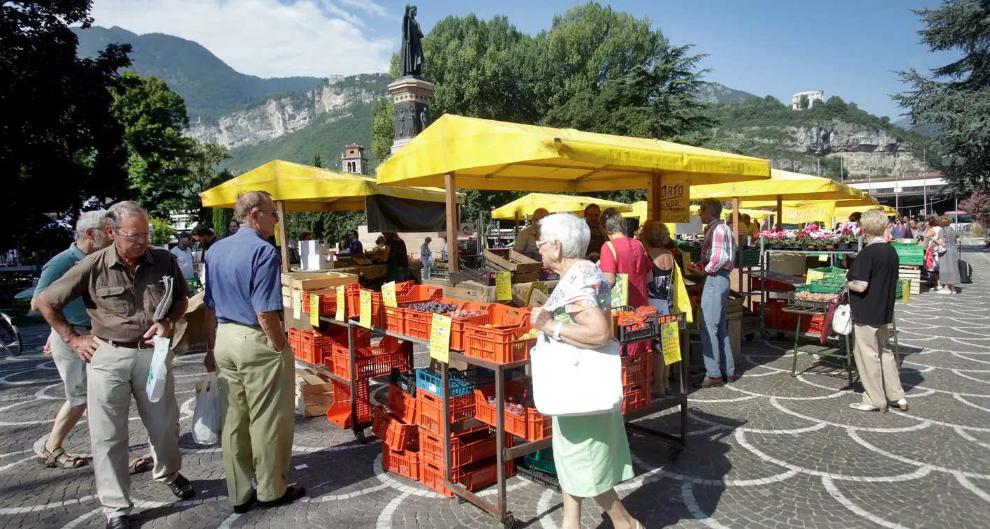 Sabato mercato contadino Trento prova a ripartire il messaggio del sindaco