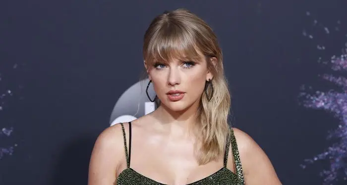 Taylor Swift, l'ex agente vende i diritti dei suoi album a sua insaputa