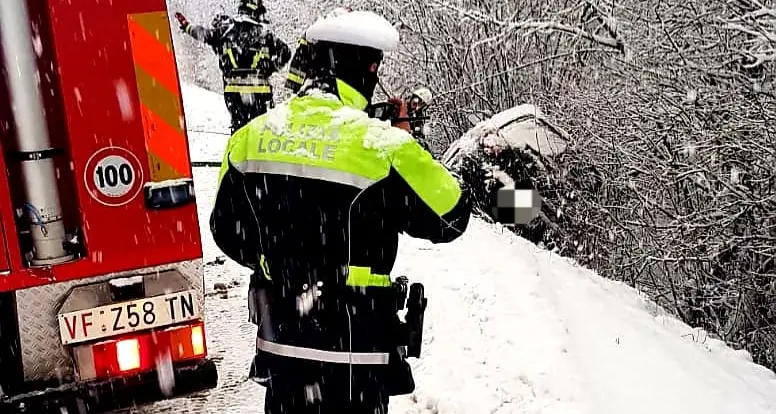 Fuori strada a causa della neve automobilista soccorso nel Bleggio, non è ferito