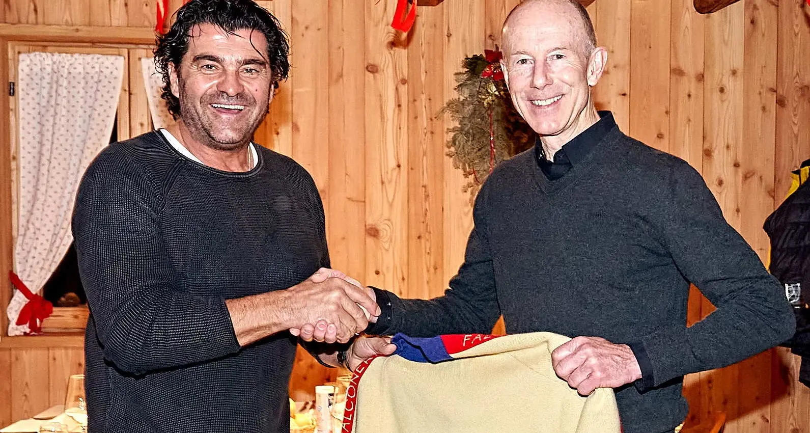 Ingemar Stenmark a Campiglio incontra Alberto Tomba e insieme telefonano a Gustav Thoeni