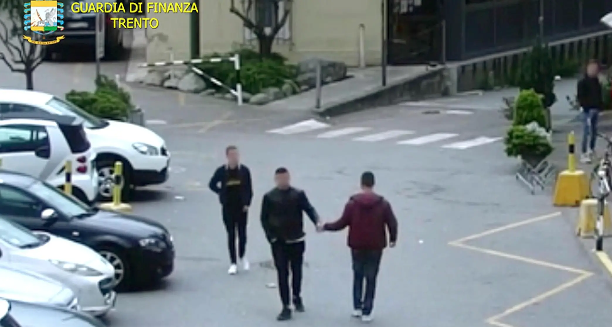 La spietata banda di spacciatori sgominata da Dda e Finanza di Trento: albanesi in Alto Adige, droga e armi