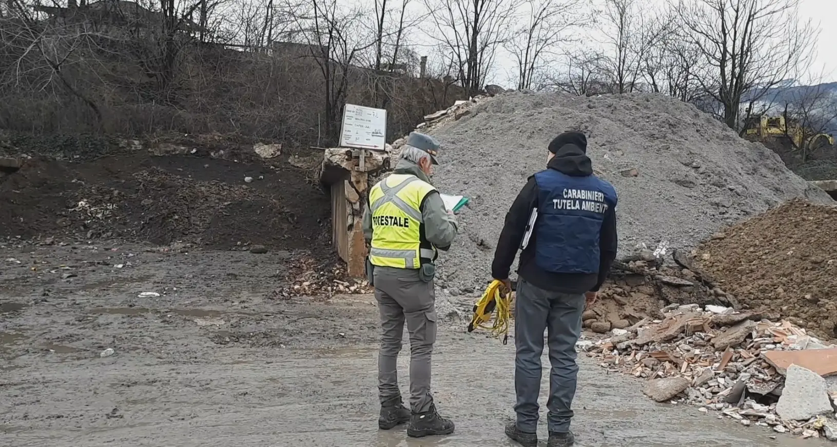 Amianto stoccato nella cava di Isera e rivenduto come conglomerato: in azione Carabinieri ed Antimafia