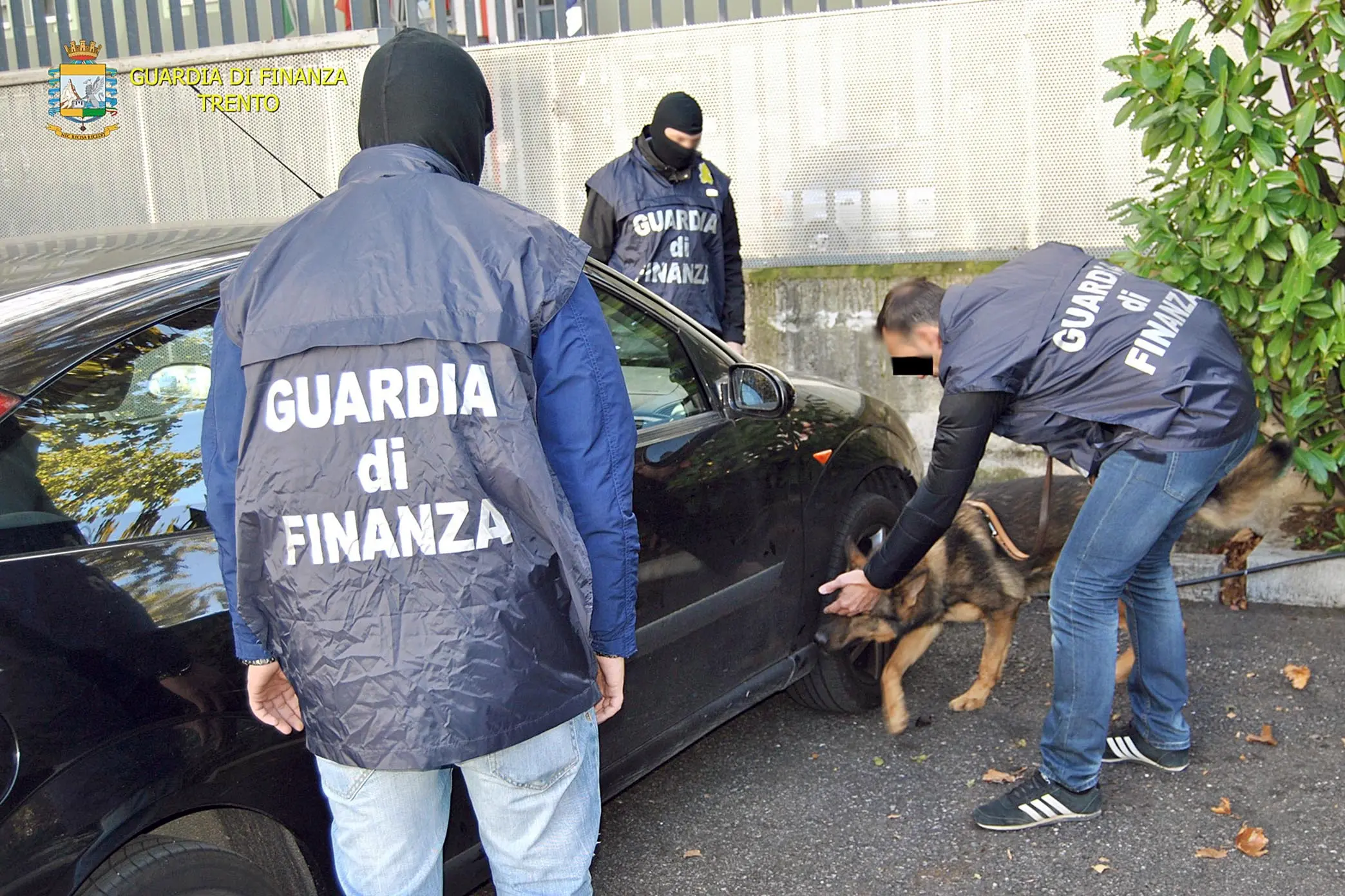 CARABINIERI E GUARDIA DI FINANZA SPIEGANO L'OPERAZIONE BESA CON ARRESTI DI UN GRUPPO DI ALBANESI DEDITI ALLO SPACCIO DI DROGA TRENTO 5 MARZO 2020 FOTO PAOLO PEDROTTI