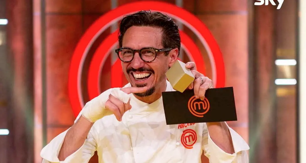 Ecco il Masterchef Italia 2020: Antonio Lorenzon, di Bassano vince e si dichiara al compagno