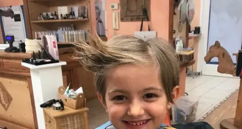 Storia della bimba del Primiero che ha regalato le sue trecce ai bambini ammalati di tumore