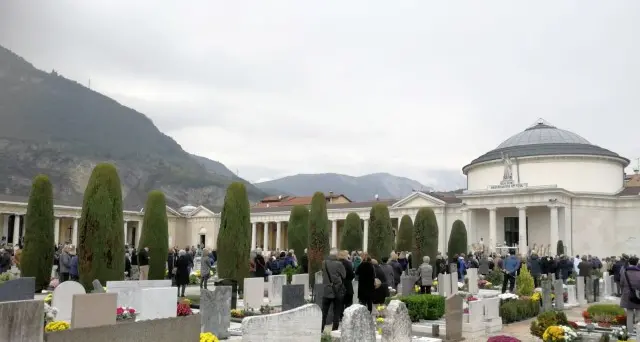 Funerali solo al cimitero e solo con i familiari