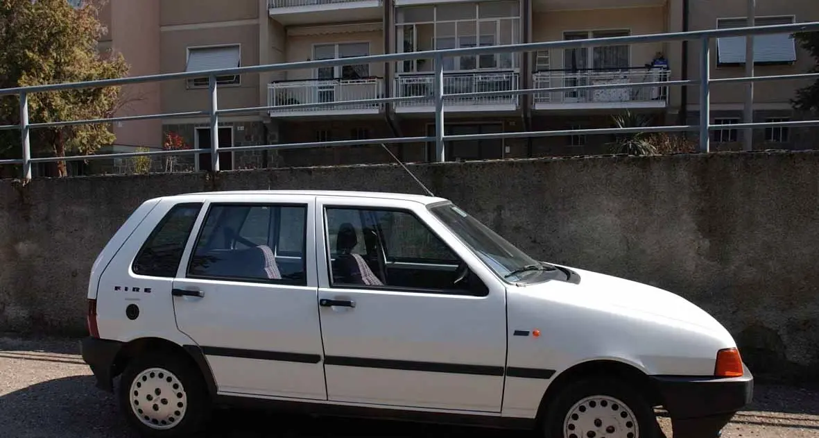 Compra l'auto, ma è un bidone: la società condannata e la donna risarcita