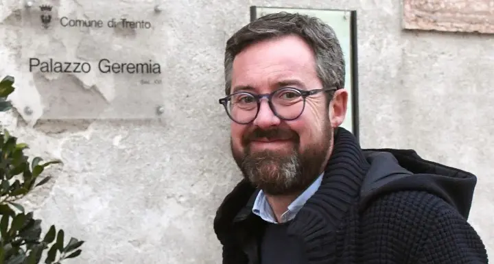 Ianeselli va veloce: via la dirigente generale in Comune valzer di incarichi