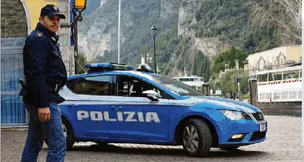 Gira a Trento a bordo del taxi per spacciare marijuana