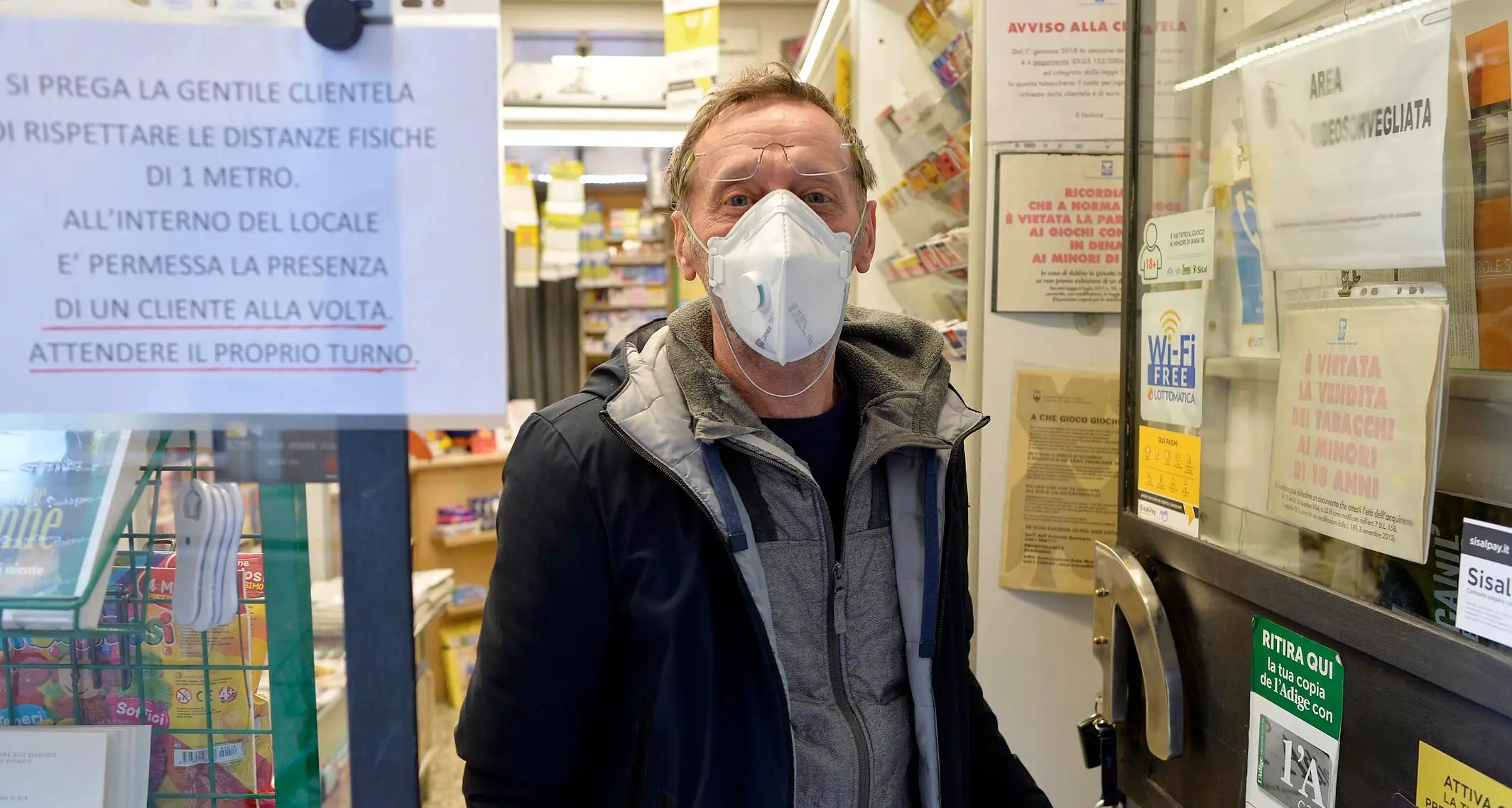Coronavirus: l'elenco di cosa resta aperto Dagli alimentari all'elettronica, ferramenta, edicole e lavanderie