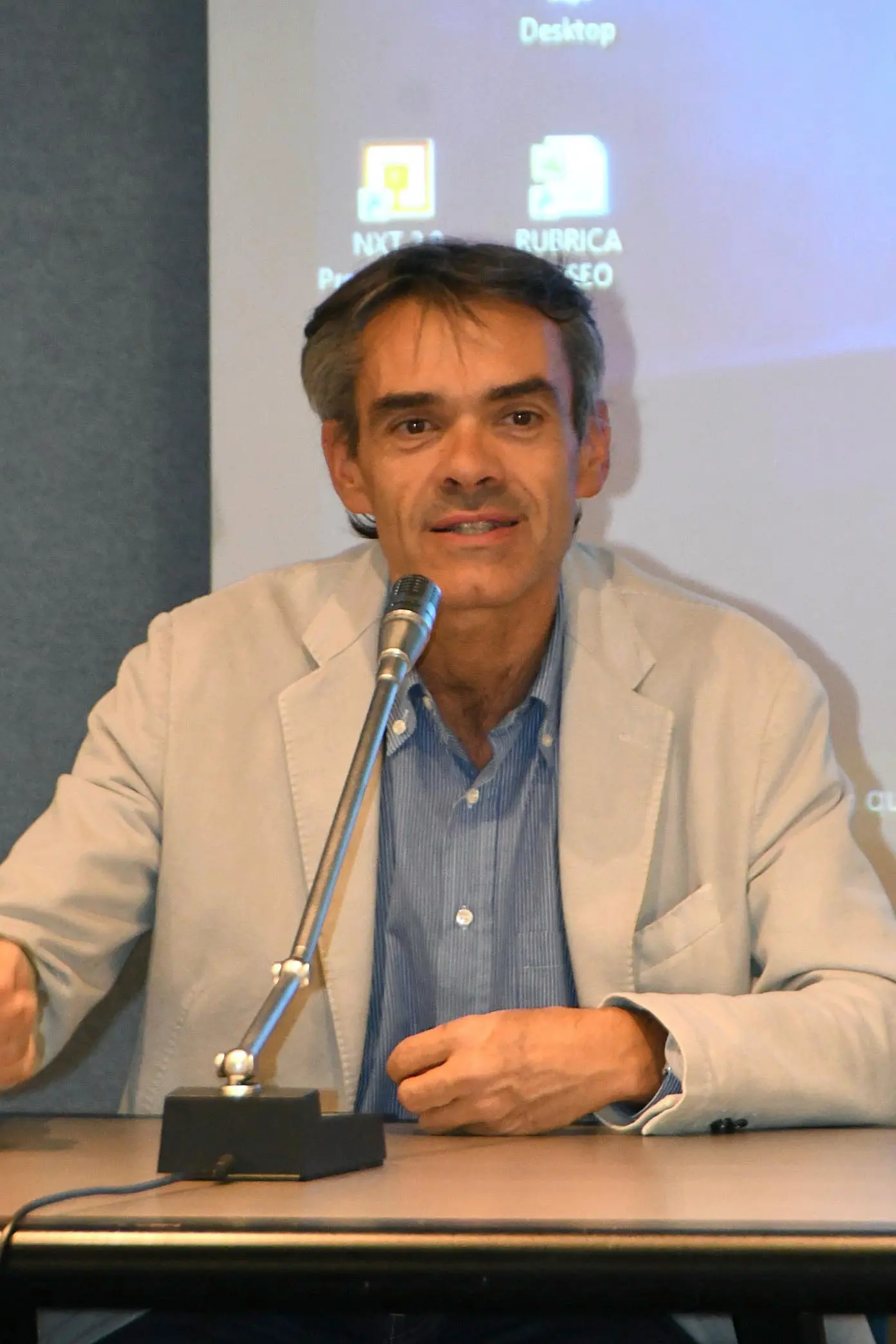 GIOVANNI PEDROTTI NUOVO PRIMARIO DI ANESTESIA DI ROVERETO PRESENTAZIONE DEI FILM IN PROGRAMMAZIONE TELEVISIVA DI MOUNTAIN HEROES CON OPERATORI DELL'ELISOCCORSO TRENTINO TRENTO 11 OTTOBRE 2016 FOTO PAOLO PEDROTTI