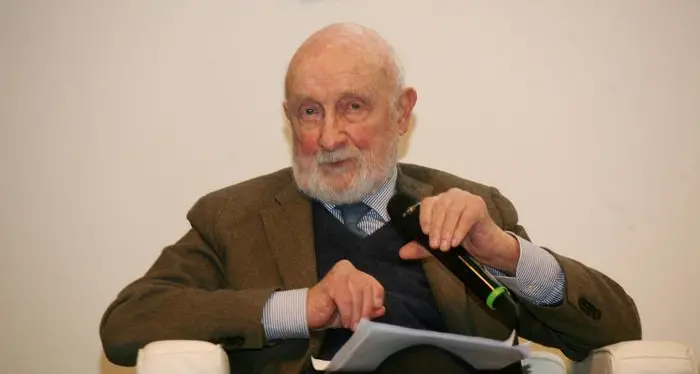 Morto Vittorio Gregotti per polmonite da Covid-19