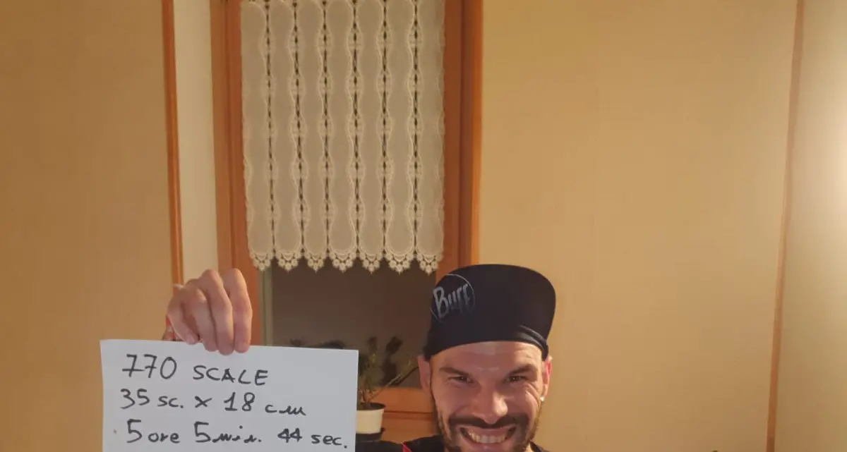 Coronavirus, Christian Modena in gara sulle scale di casa: 26.950 scalini in 5 ore - VIDEO