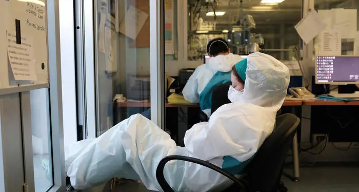 Coronavirus: Trentino in attesa della tempesta L'Azienda sanitaria prevede un'ondata negativa e in tutti i 7 ospedali cessa ogni attività programmata