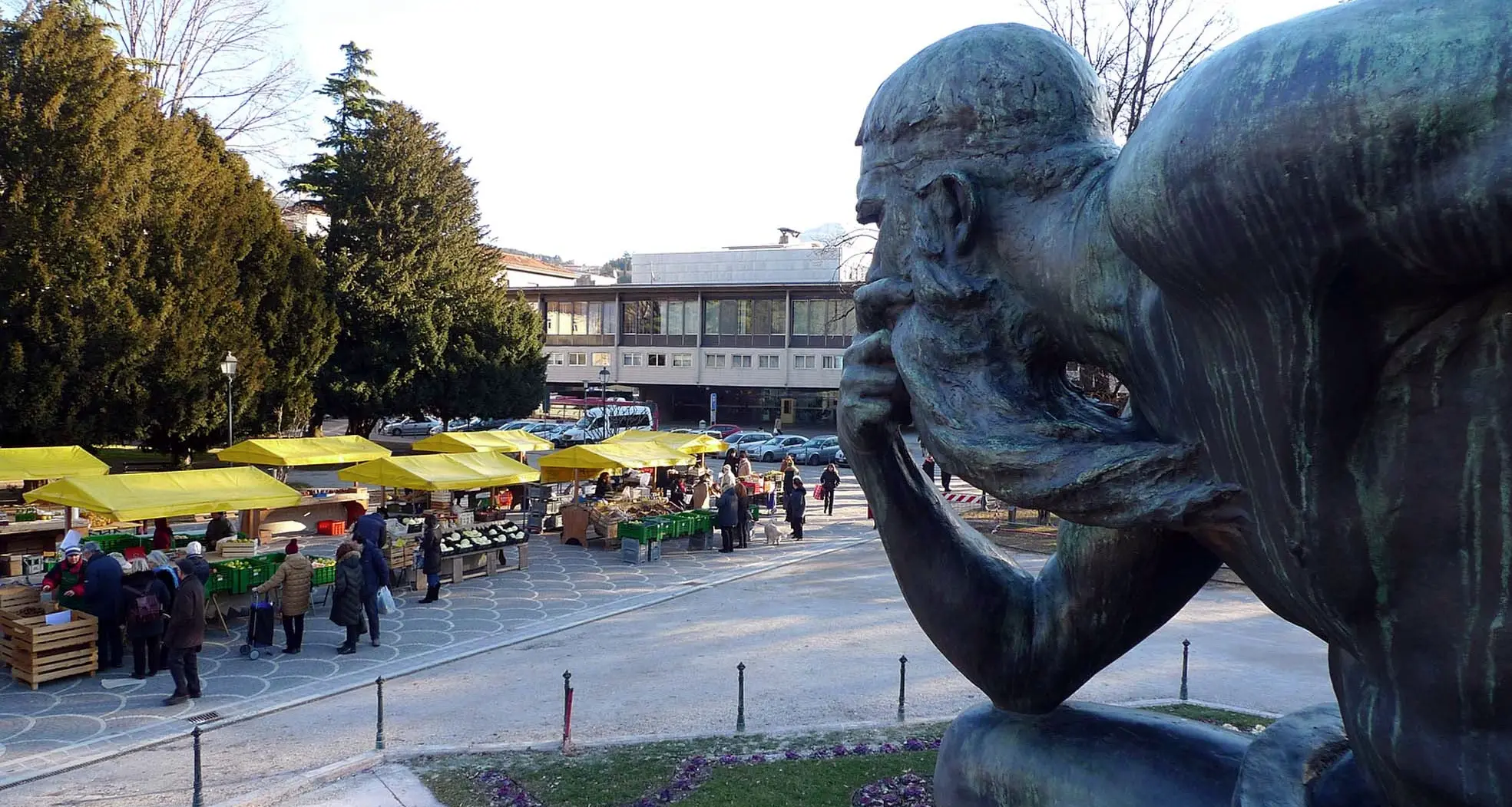 Trento: il mercato del giovedì solo per gli alimentari sì anche a quello contadino