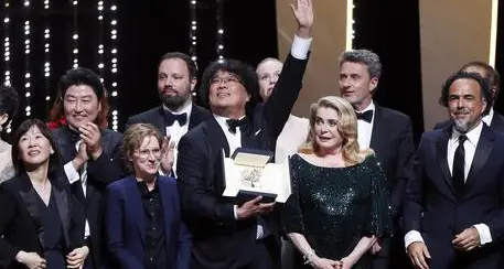 Virus: stop al Festival di Cannes mentre Venezia resiste