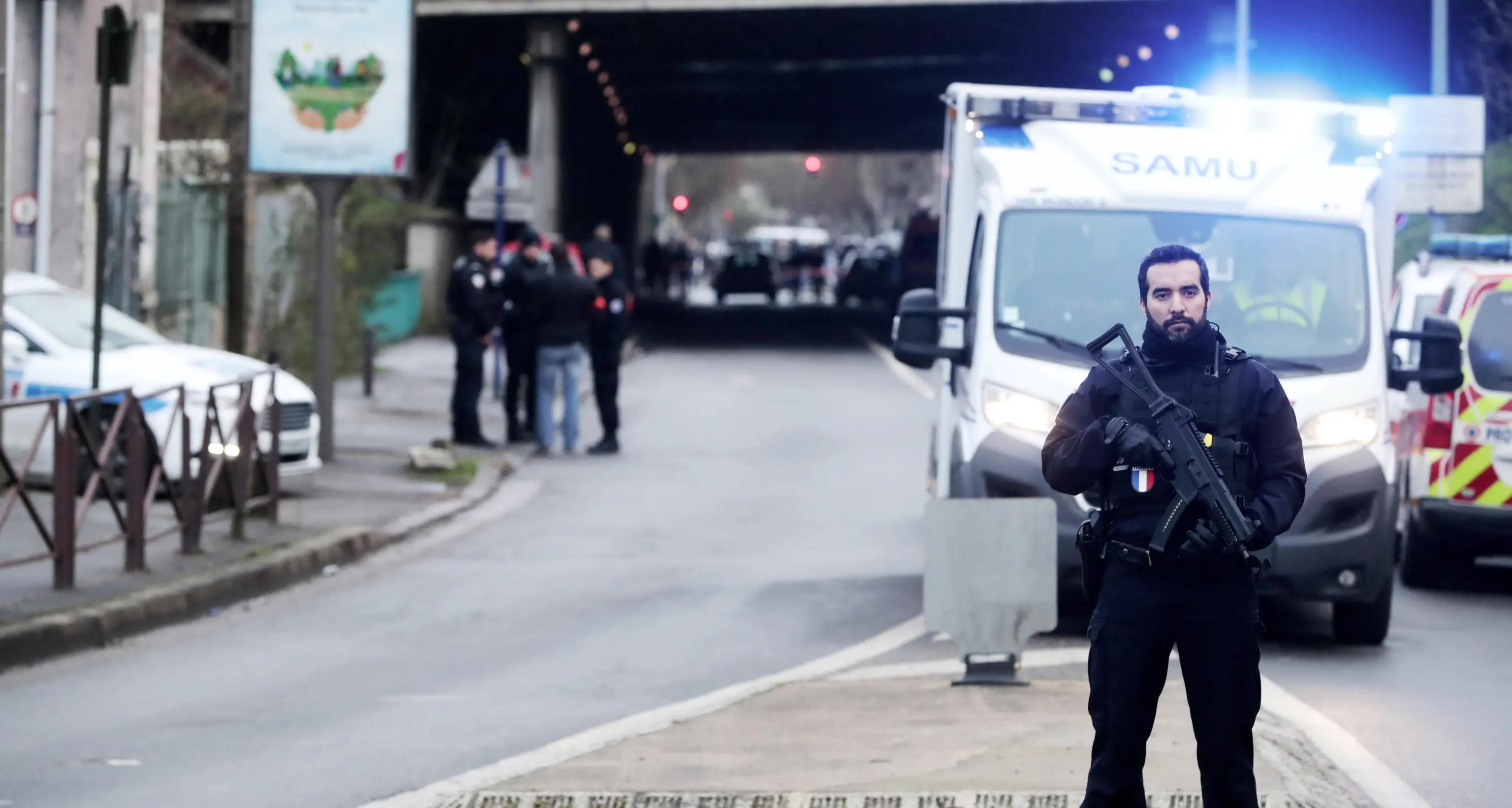 Accoltella i passanti gridando \"Allah\" una vittima, l'attentatore ucciso dalla polizia di Parigi