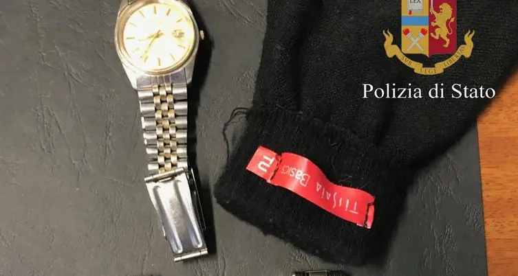 Ricercati in Francia, fermati in via Brennero con oro, denaro e orologi di pregio
