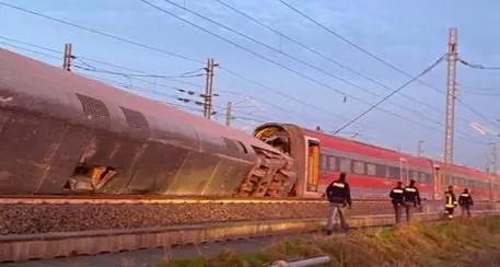 Lodi, deraglia un treno ad alta velocità: un morto