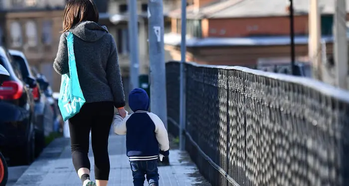 Nuovo chiarimento del ministero «Le regole non cambiano: a spasso coi figli ma solo vicino a casa»