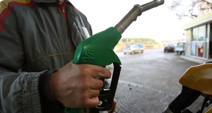 Benzina, prezzi in rialzo e previsti nuovi aumenti